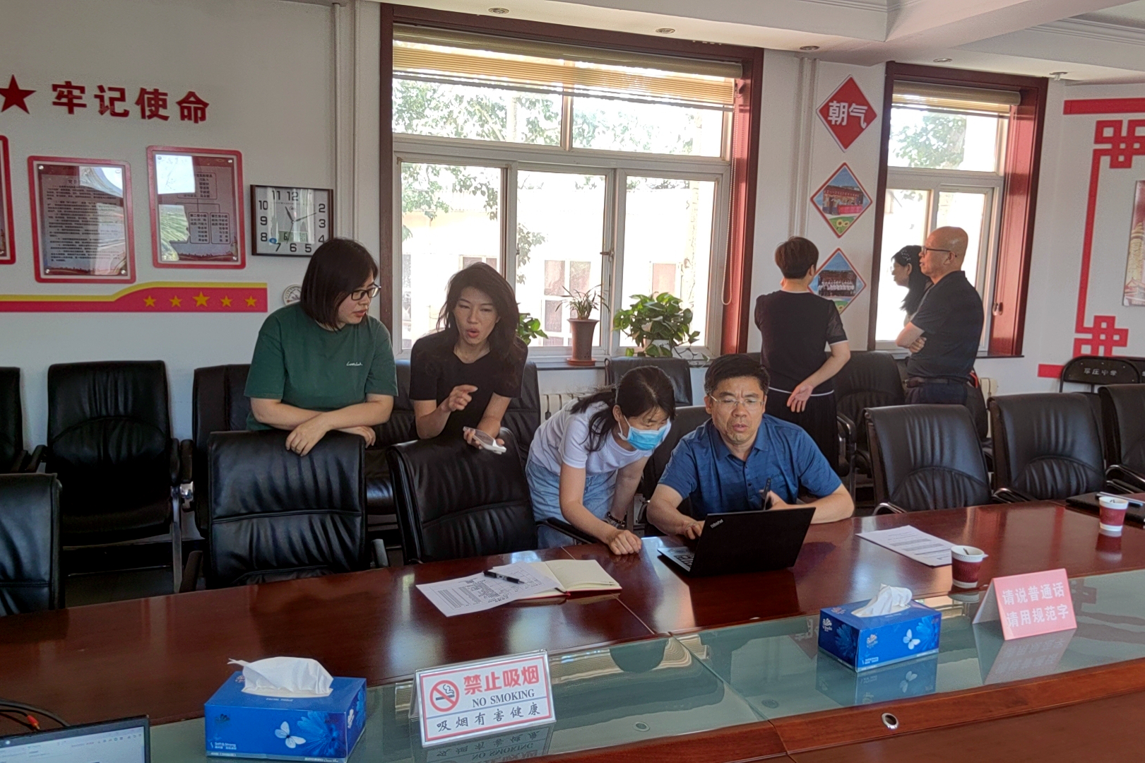 图3 项目组在军庄中学交流项目情况.jpg
