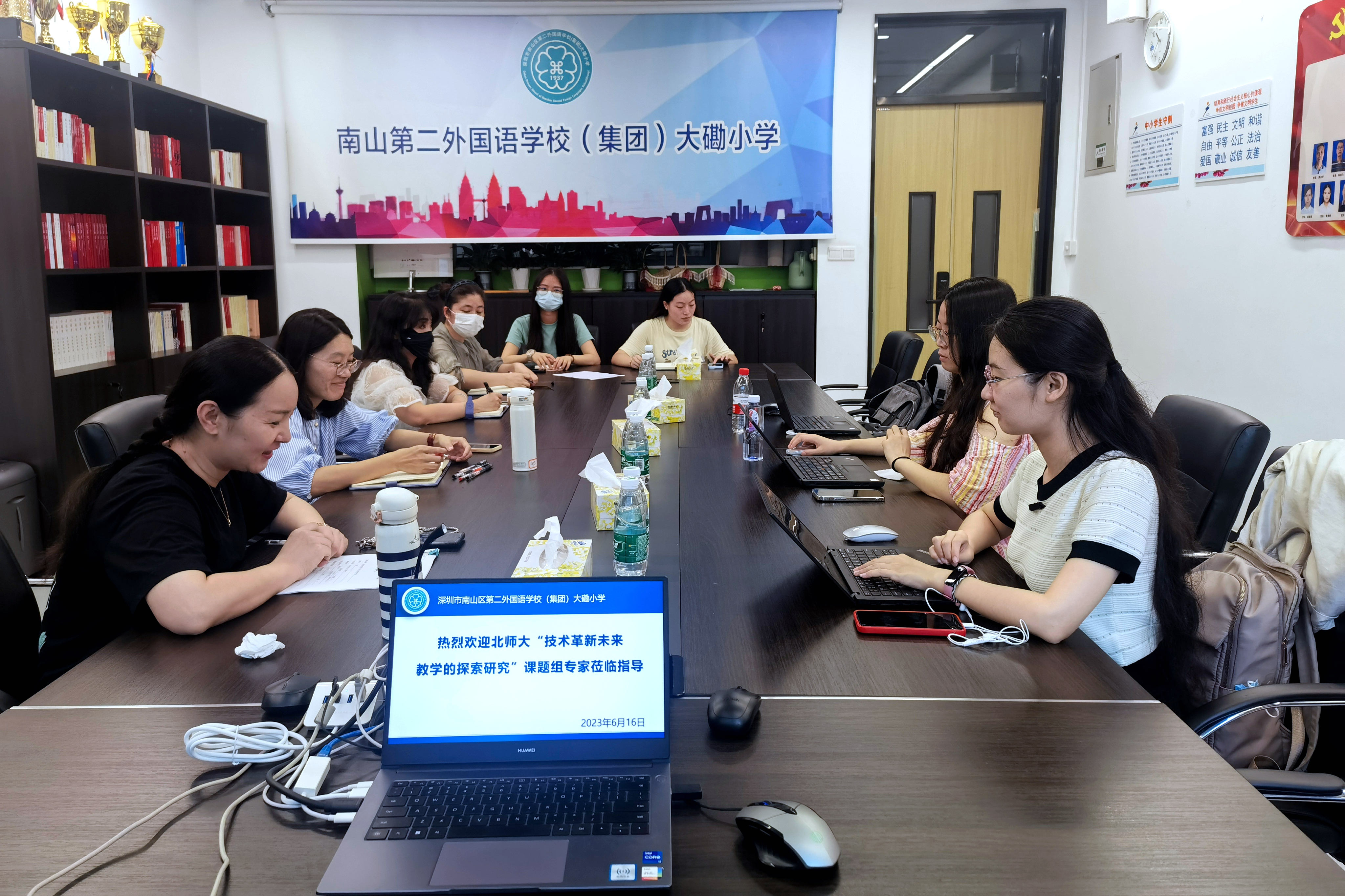 图9 谢敏琼主任介绍本校课题进展情况.jpg