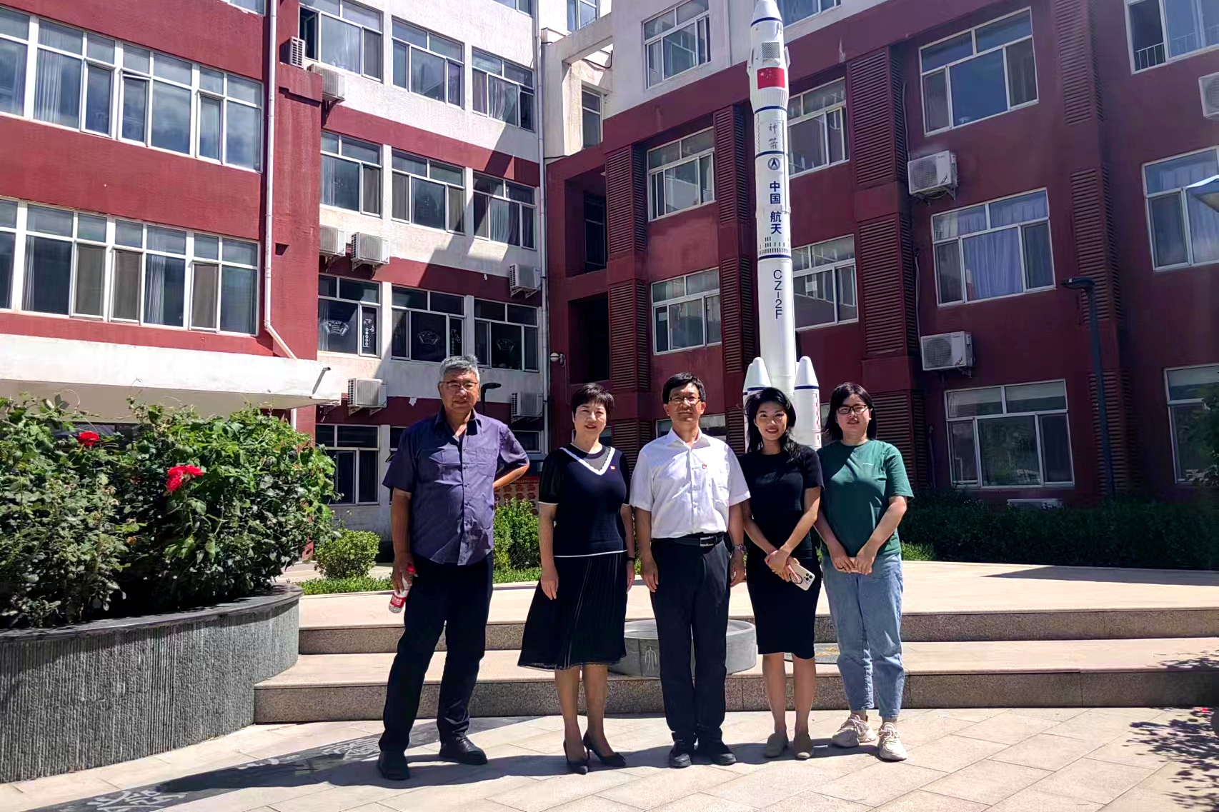 图1 项目组与门头沟区三家店铁路中学校长合影.jpg