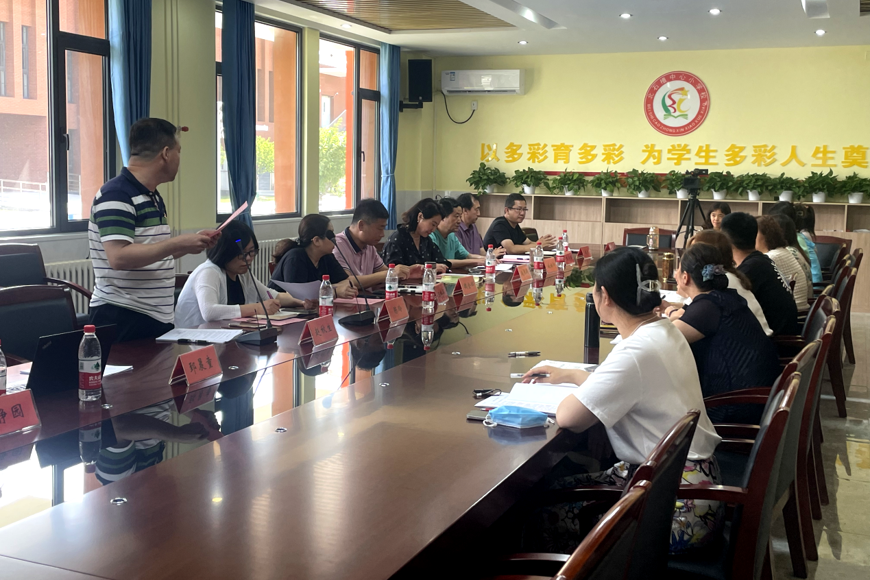 图2 赵秋生介绍课题背景.png