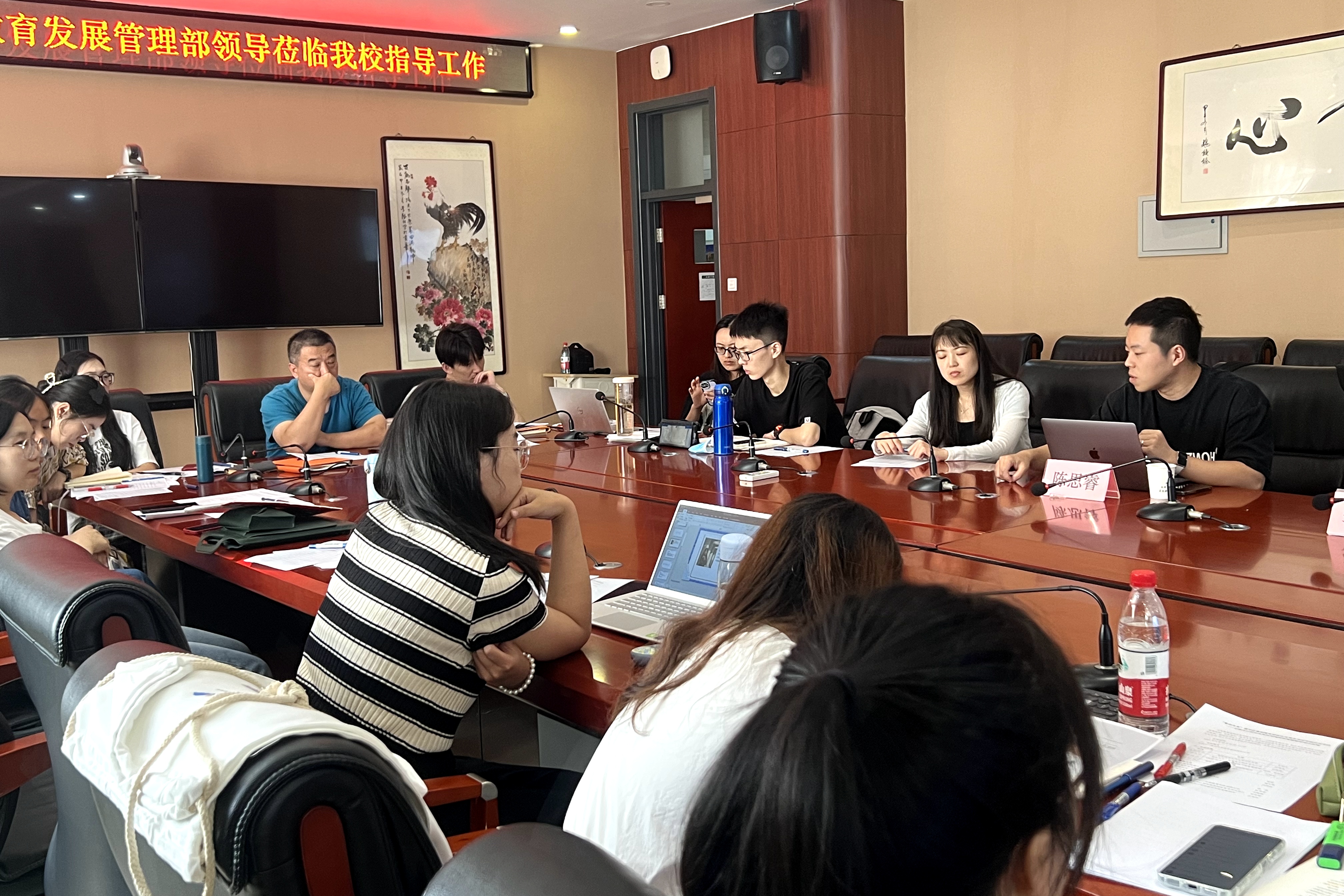 图5 北师大陈思睿博士做点阵笔应用总计并教师现场交流.jpg