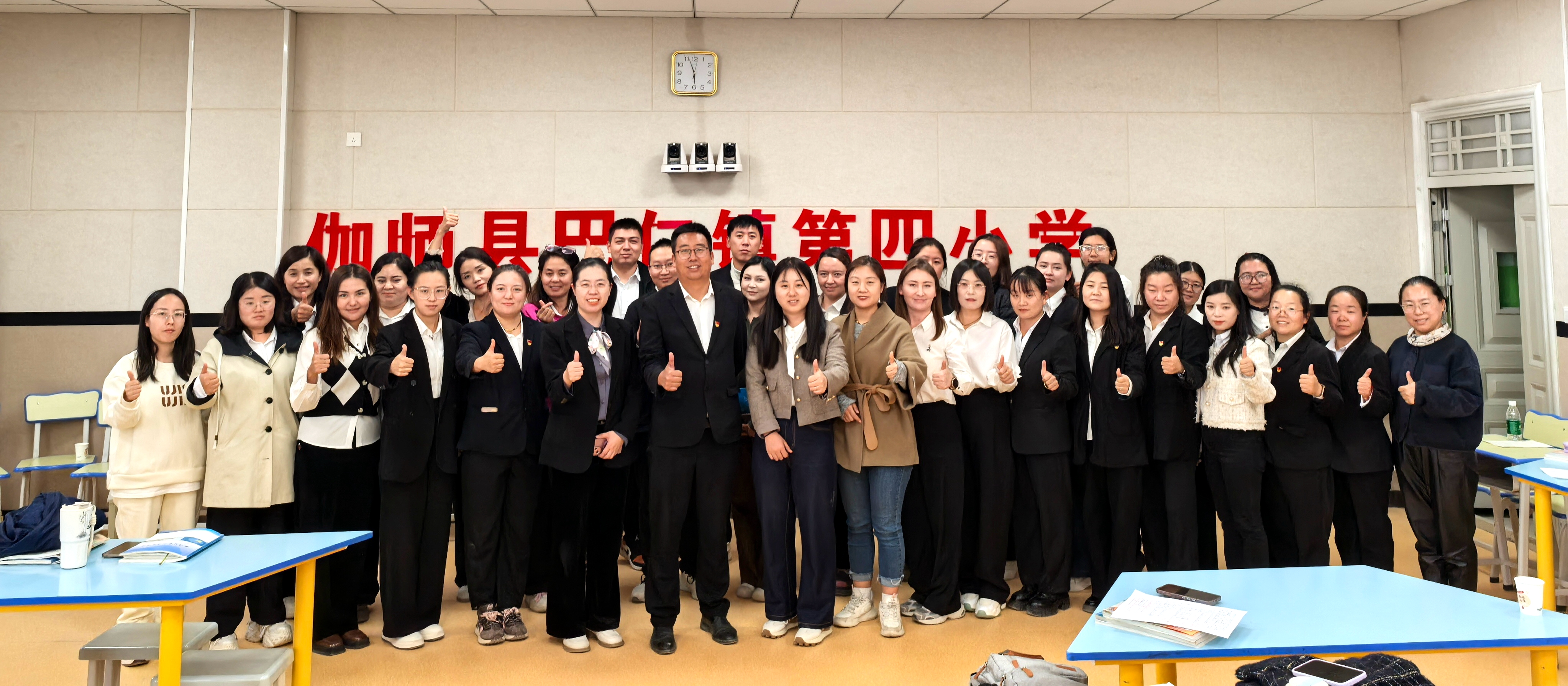 17 小学语文组全体合影.jpg