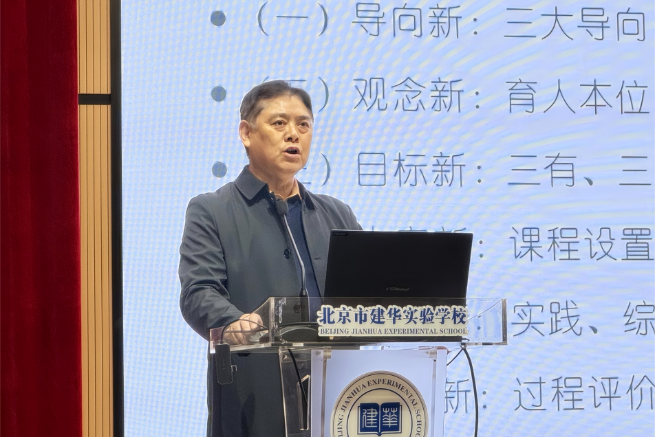 图4 湖南师范大学教授张传燎讲座.png