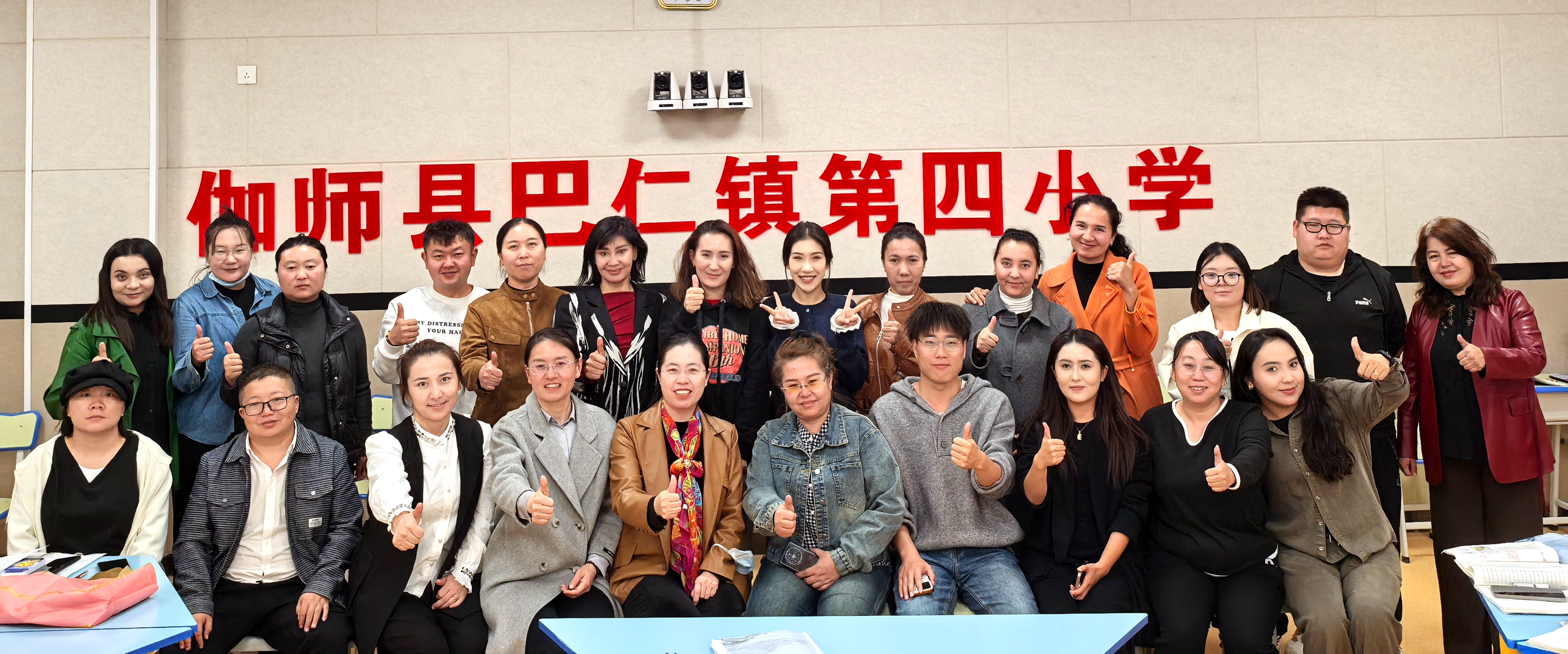 18 小学数学组全体合影.jpg