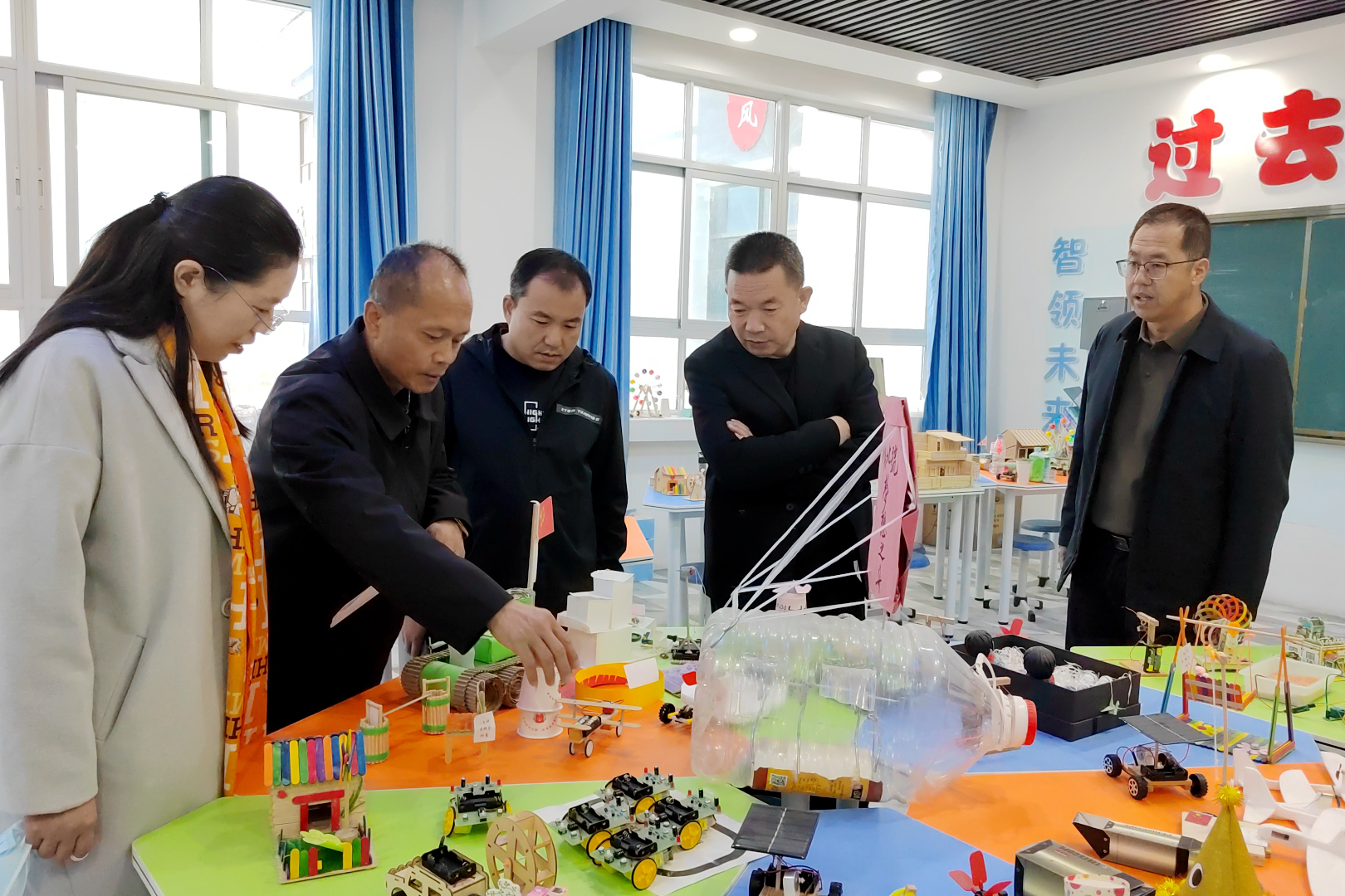 图6 农村校调研现场.jpg