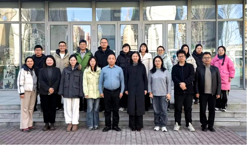 图 1 济南市天桥区京师实验小学证据导向的项目式学科实践教学研讨活动合照.png