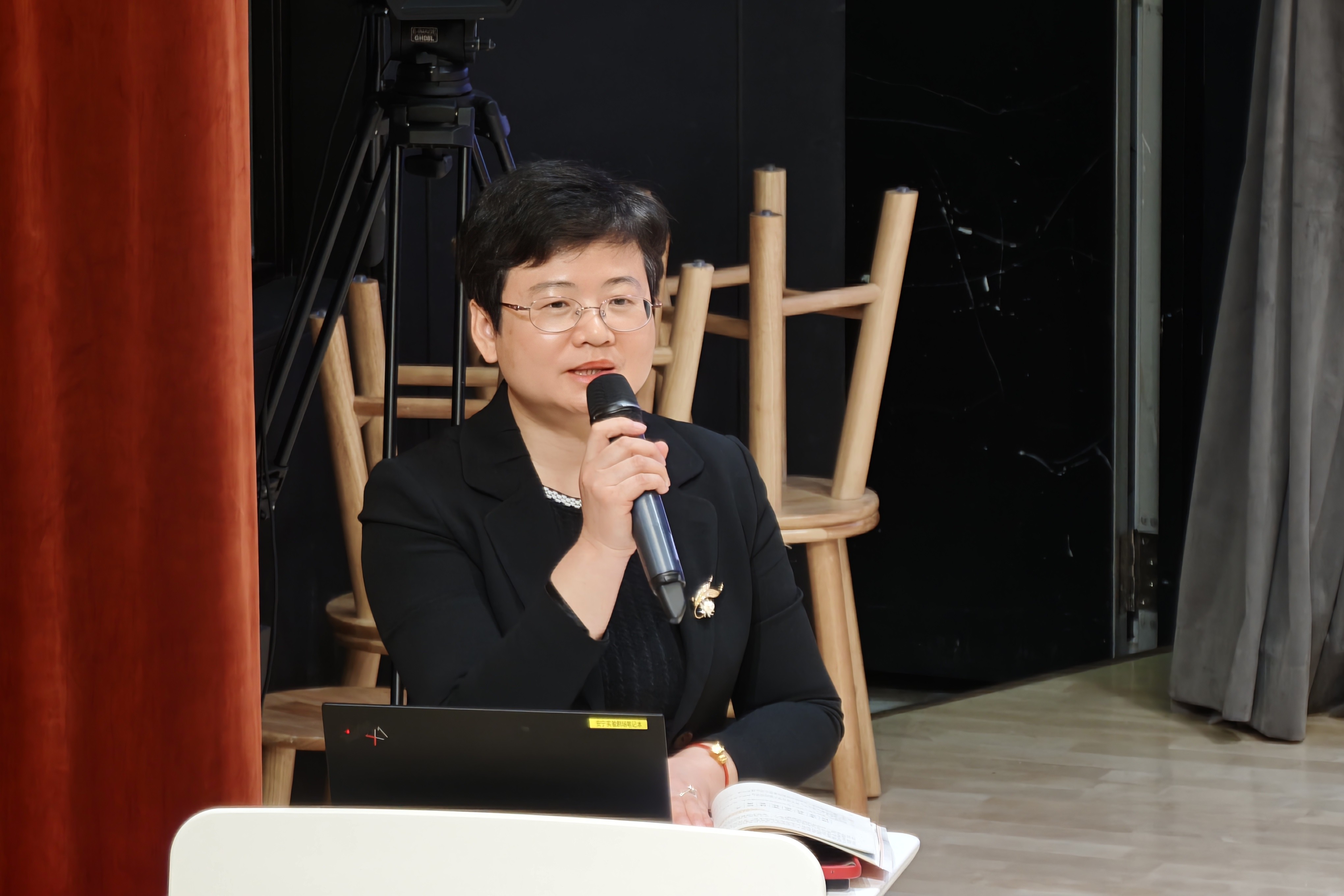 图9 柏春庆点评指导.jpg
