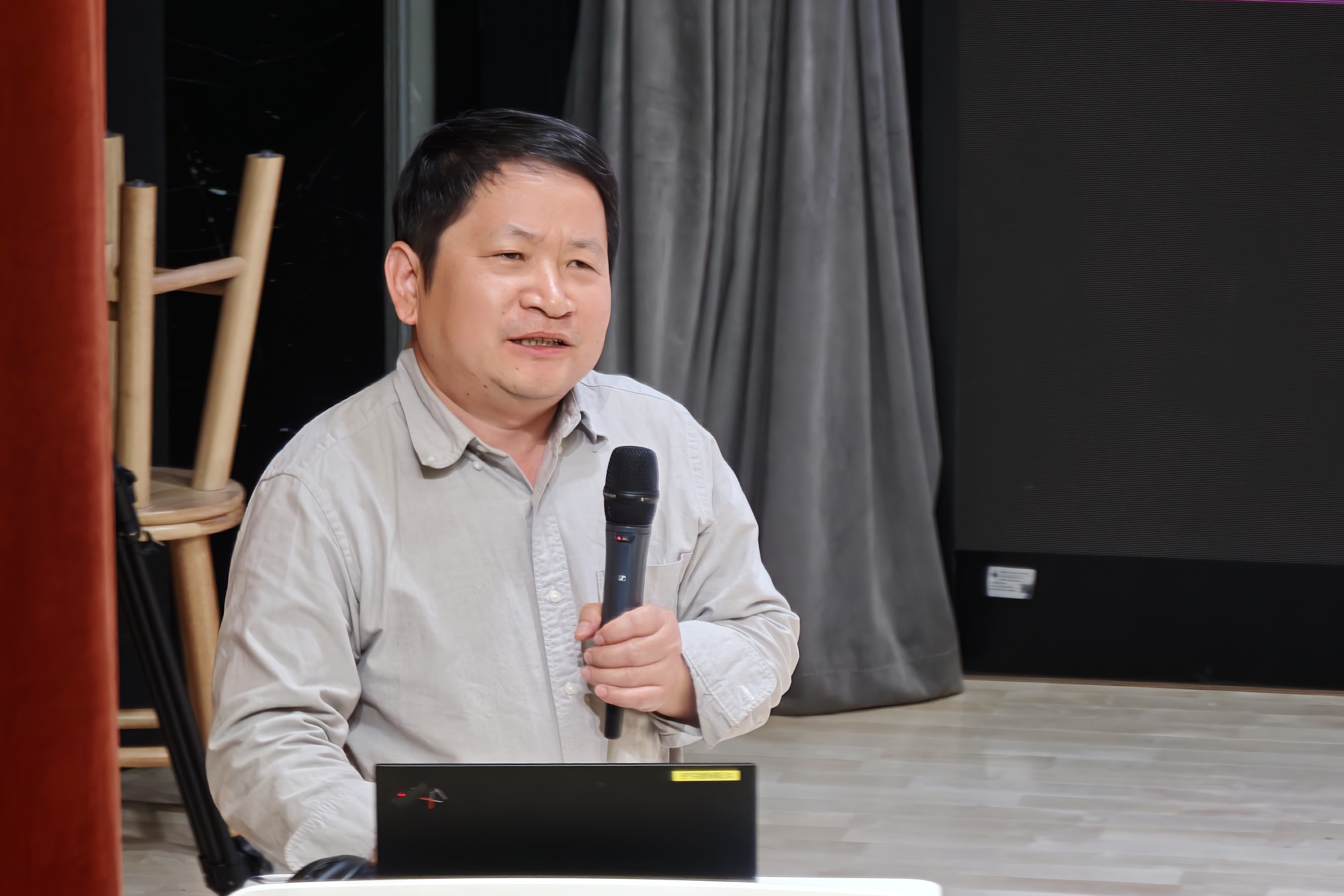 图10 余胜泉总结讲话.jpg