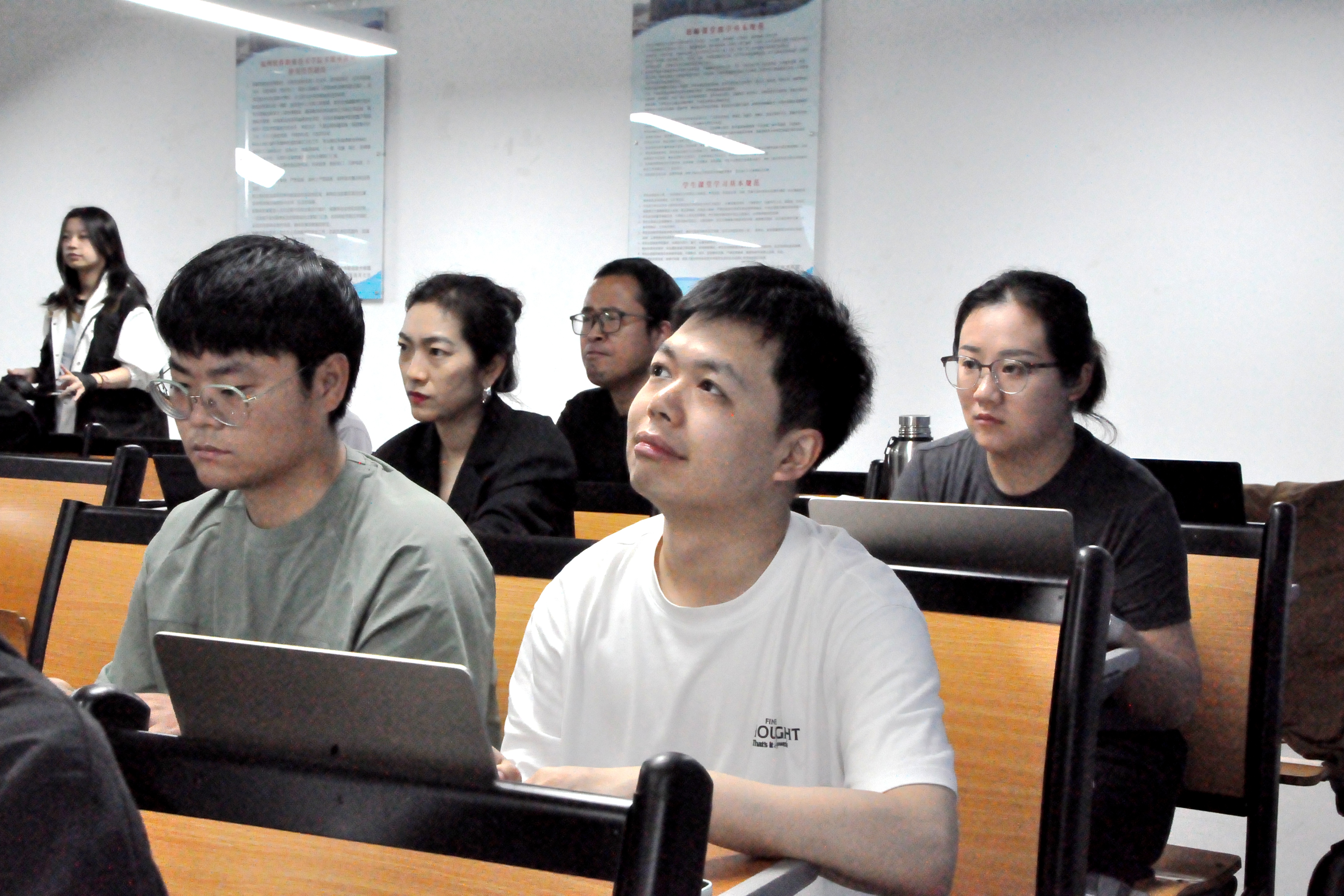 图 7 《高等应用数学（二）》听课现场.JPG