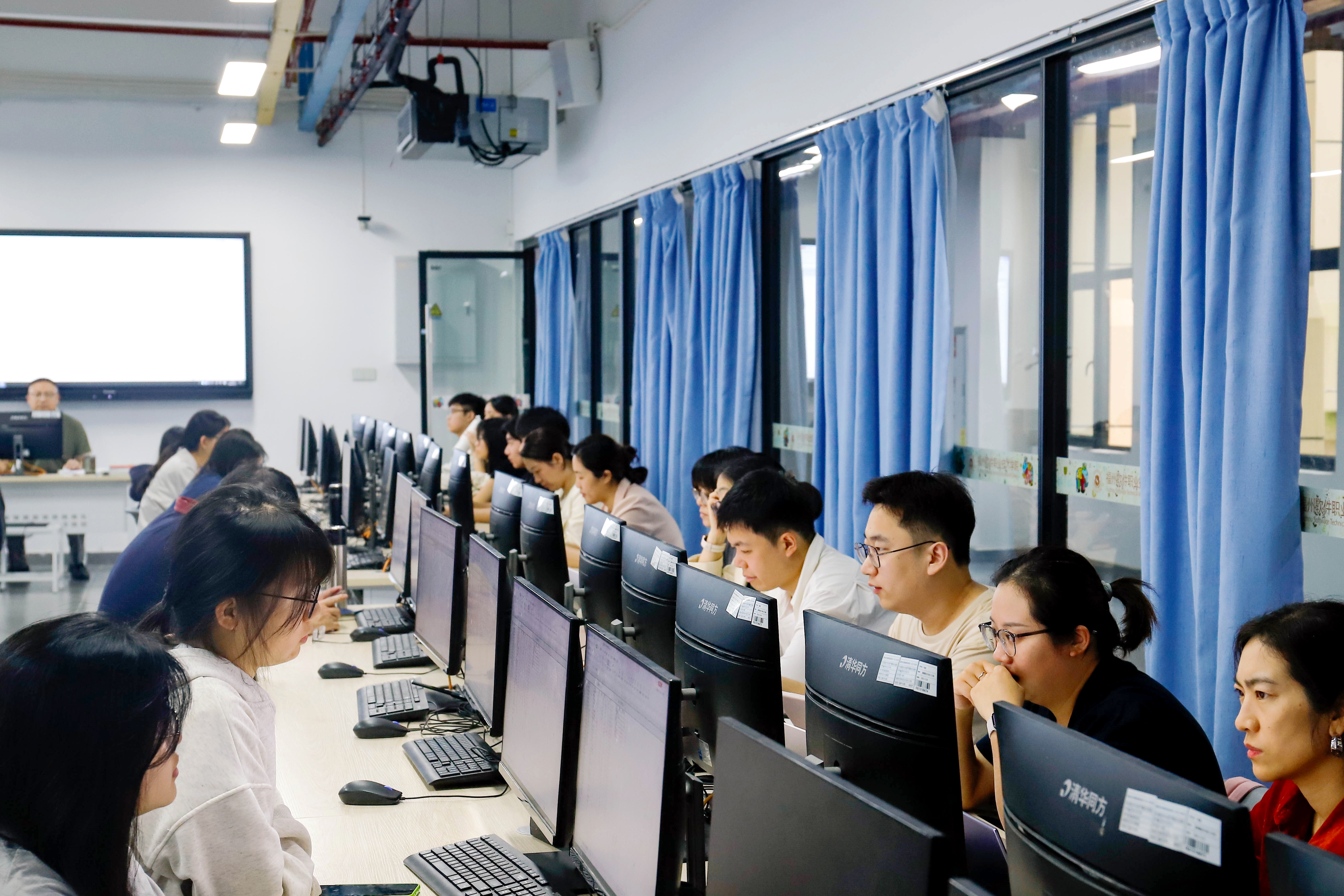 图 4 《数字应用基础》听课现场.jpg