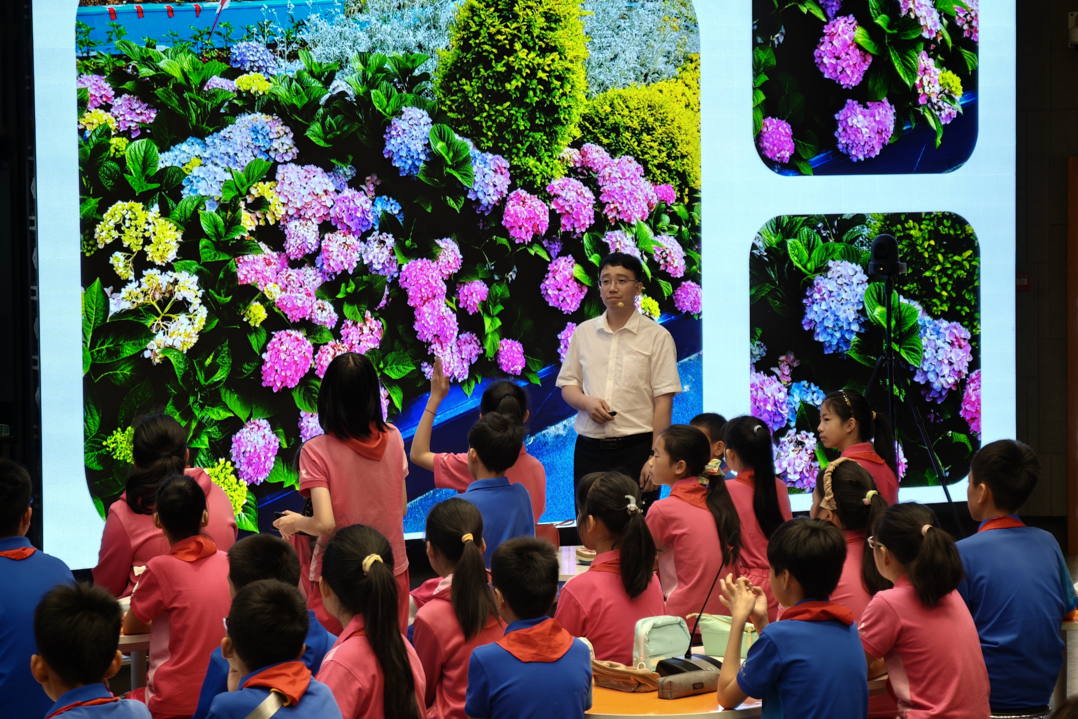 图2 杨雄志执教《让绣球开出蓝色的花》.jpg