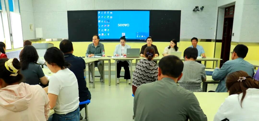 图3 会宁县教学研究室主任陈卫国(左一)与北师大团队(中三).png