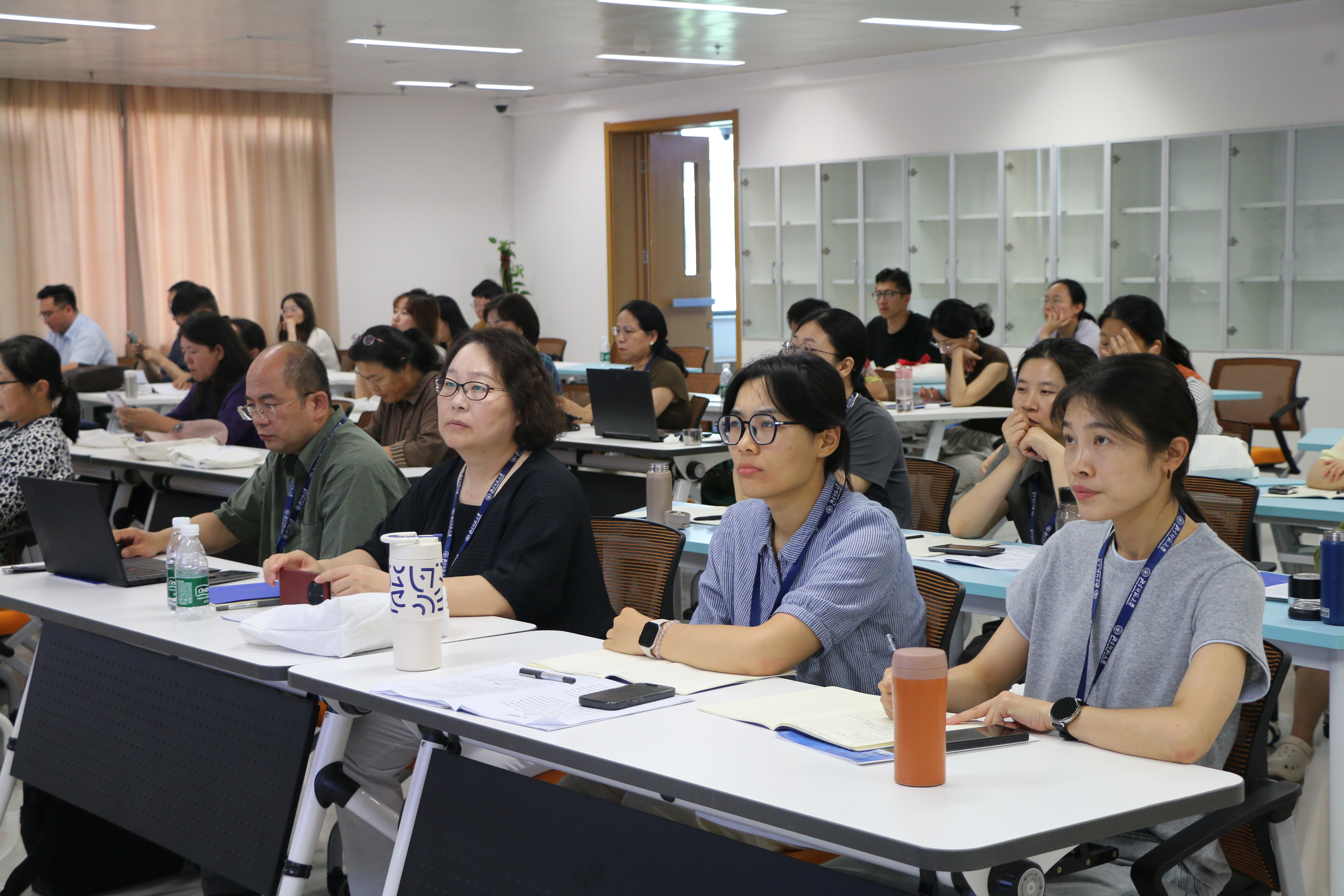 图1会议现场.JPG