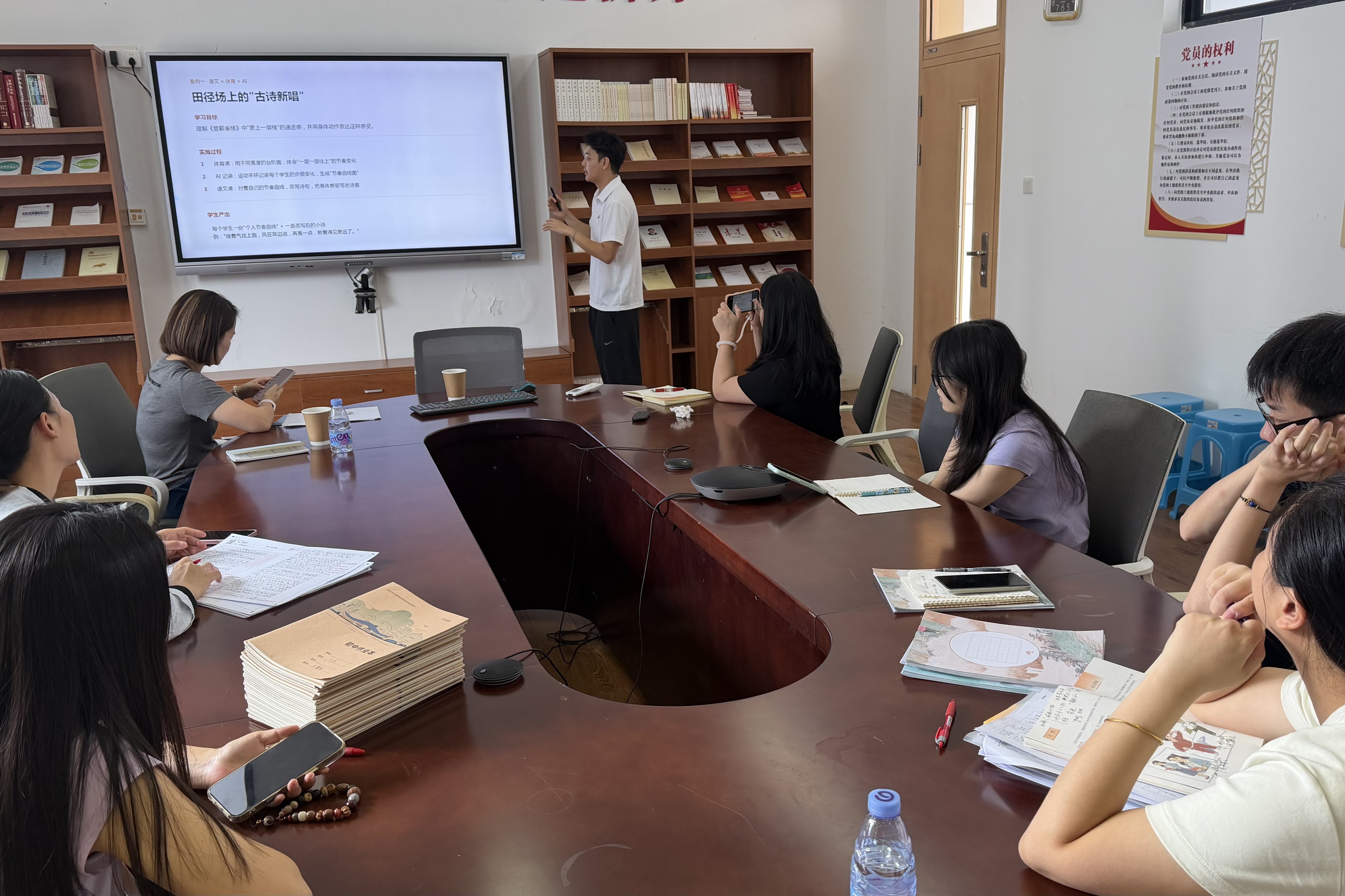 图8 滨海学校“AI赋能语文习作教学”入校指导现场.jpg